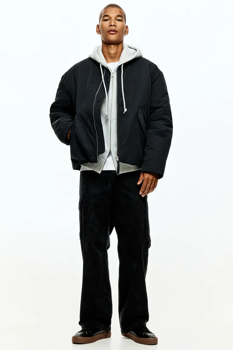 اتش اند ام هودي بقصّة فضفاضة وبسحاب كامل